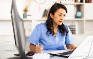 Thinking of changing careers? Discover how to transition from copywriter to health worker, with practical steps, flexible programs, and insights to make the shift smoother.